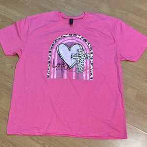 Graphic T-Shirt Love Never Fails 2XL pink